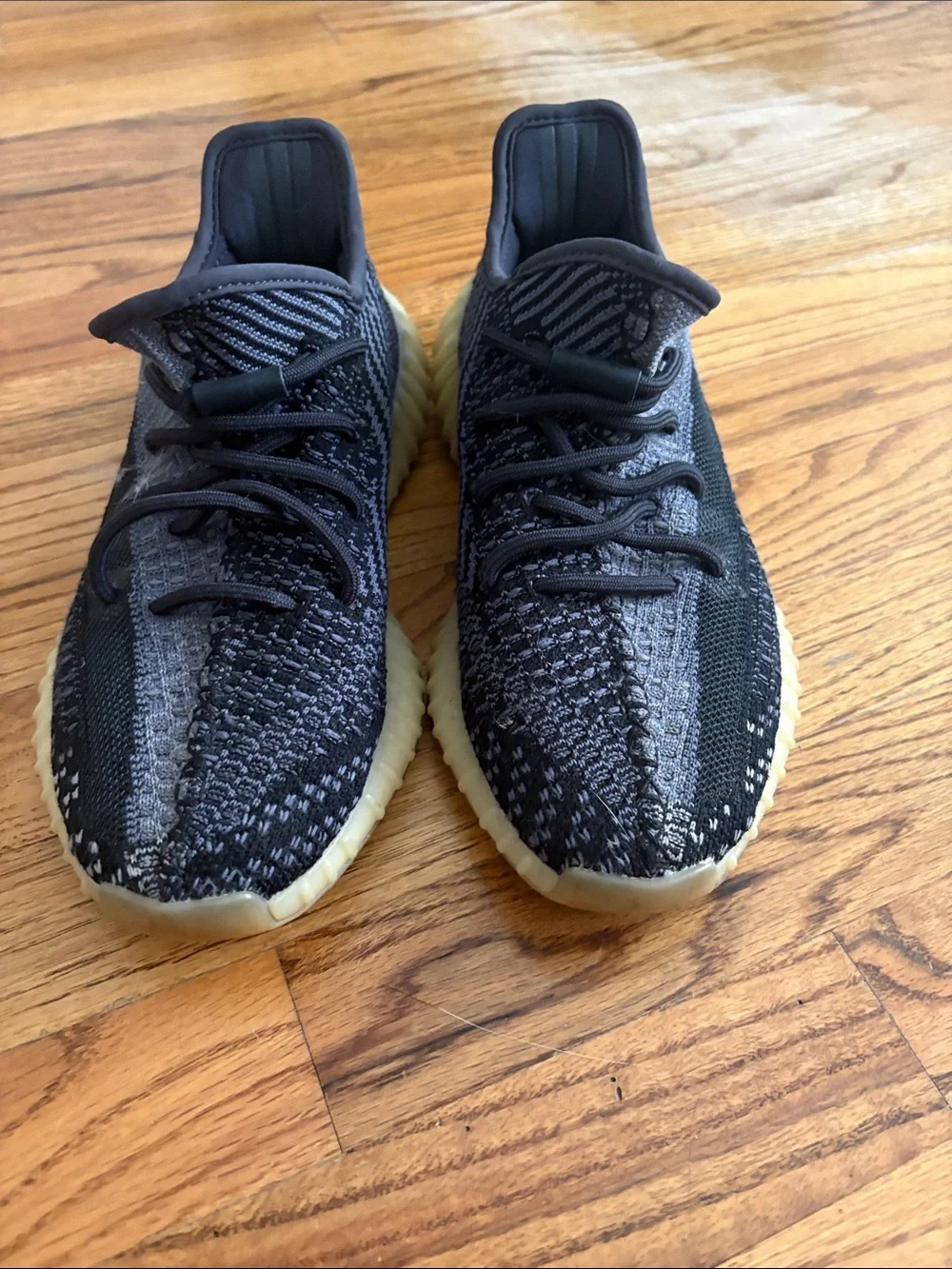 Adidas Yeezys boost 350 v2 carbon